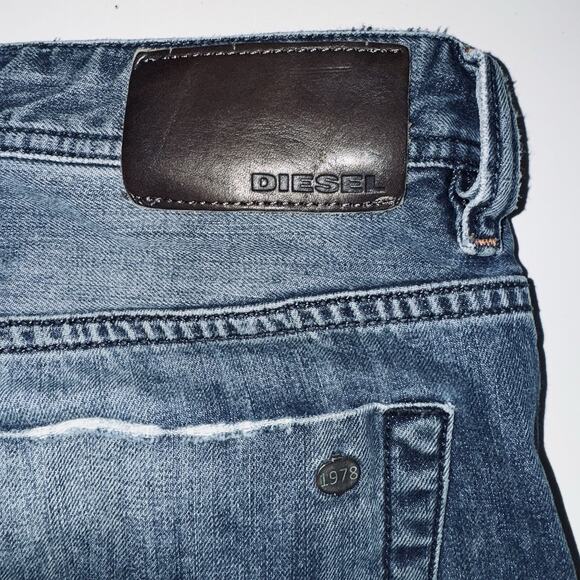 Diesel Jeans Mens Blue Denim 33x34 Viker Button Fly Distress Straight Leg School - Picture 5 of 10